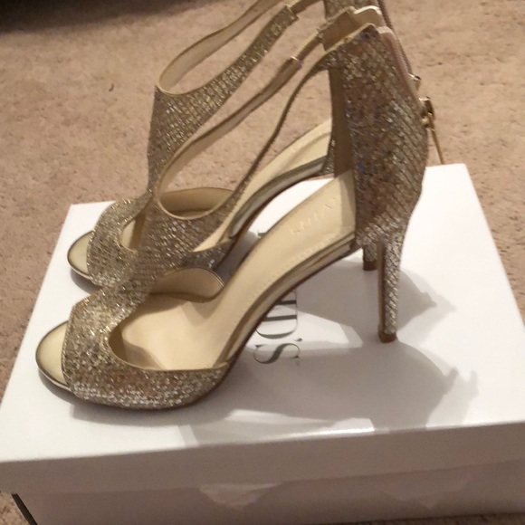 Heels - Picture 4 of 5